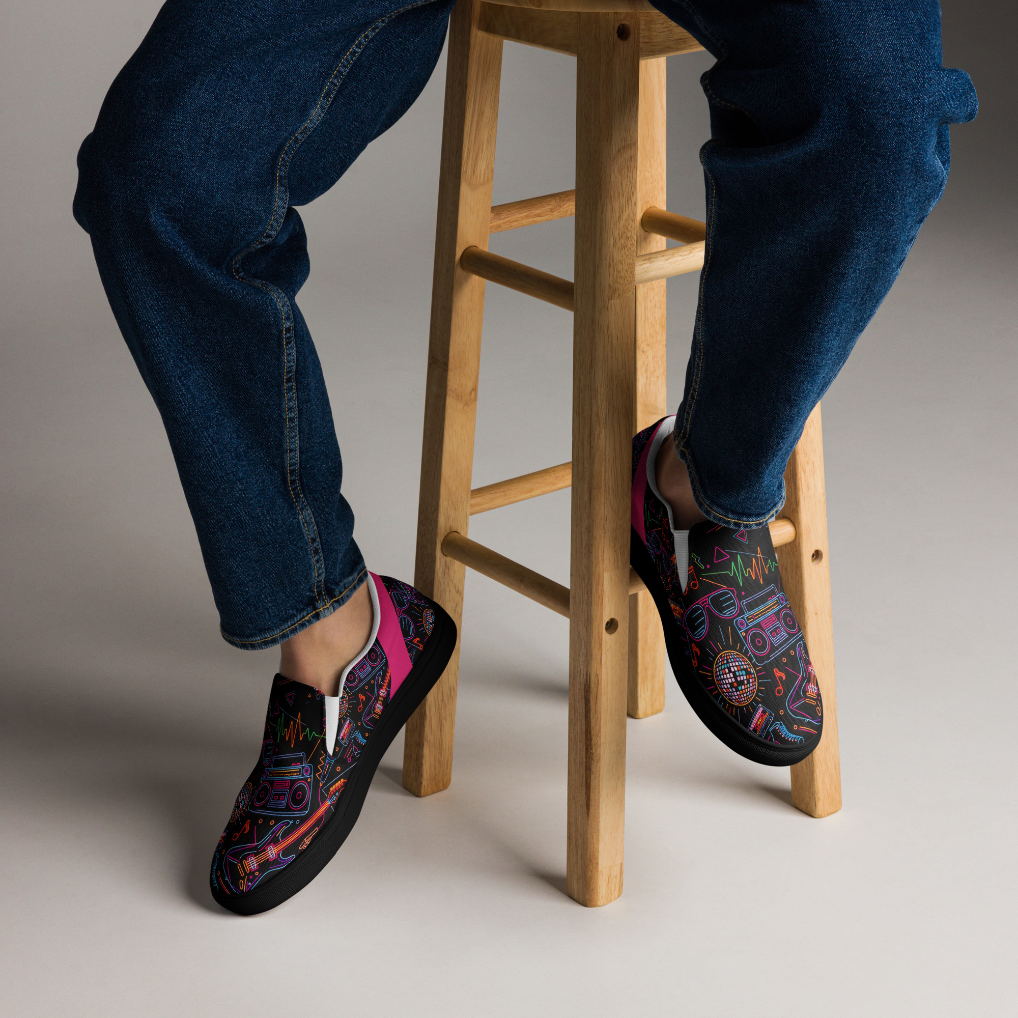 Retro Vaporware v5 Men’s slip-on canvas shoes - Image 17